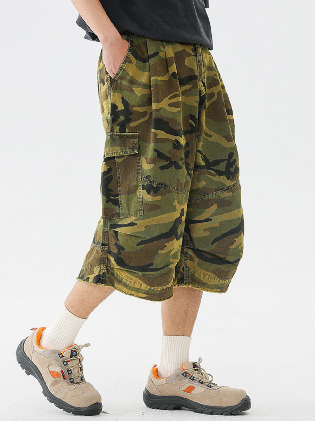 CampShell - Unisex Multi-Pocket Camouflage Relaxed Shorts