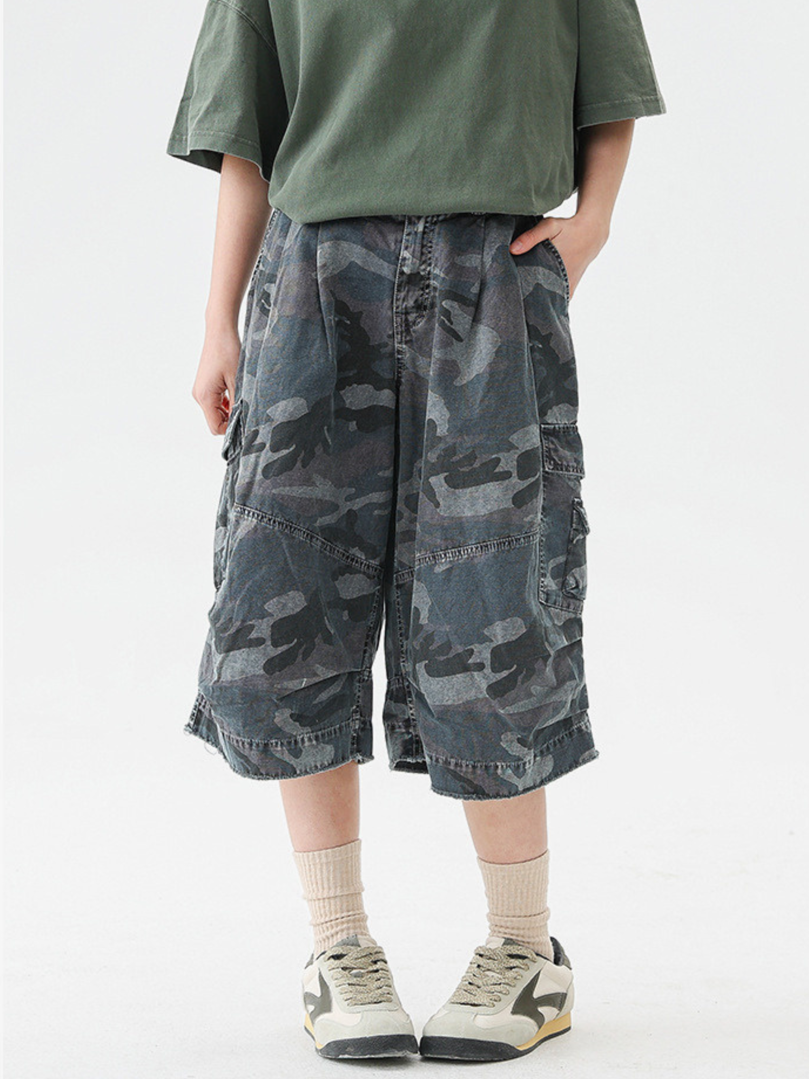 CampShell - Unisex Multi-Pocket Camouflage Relaxed Shorts