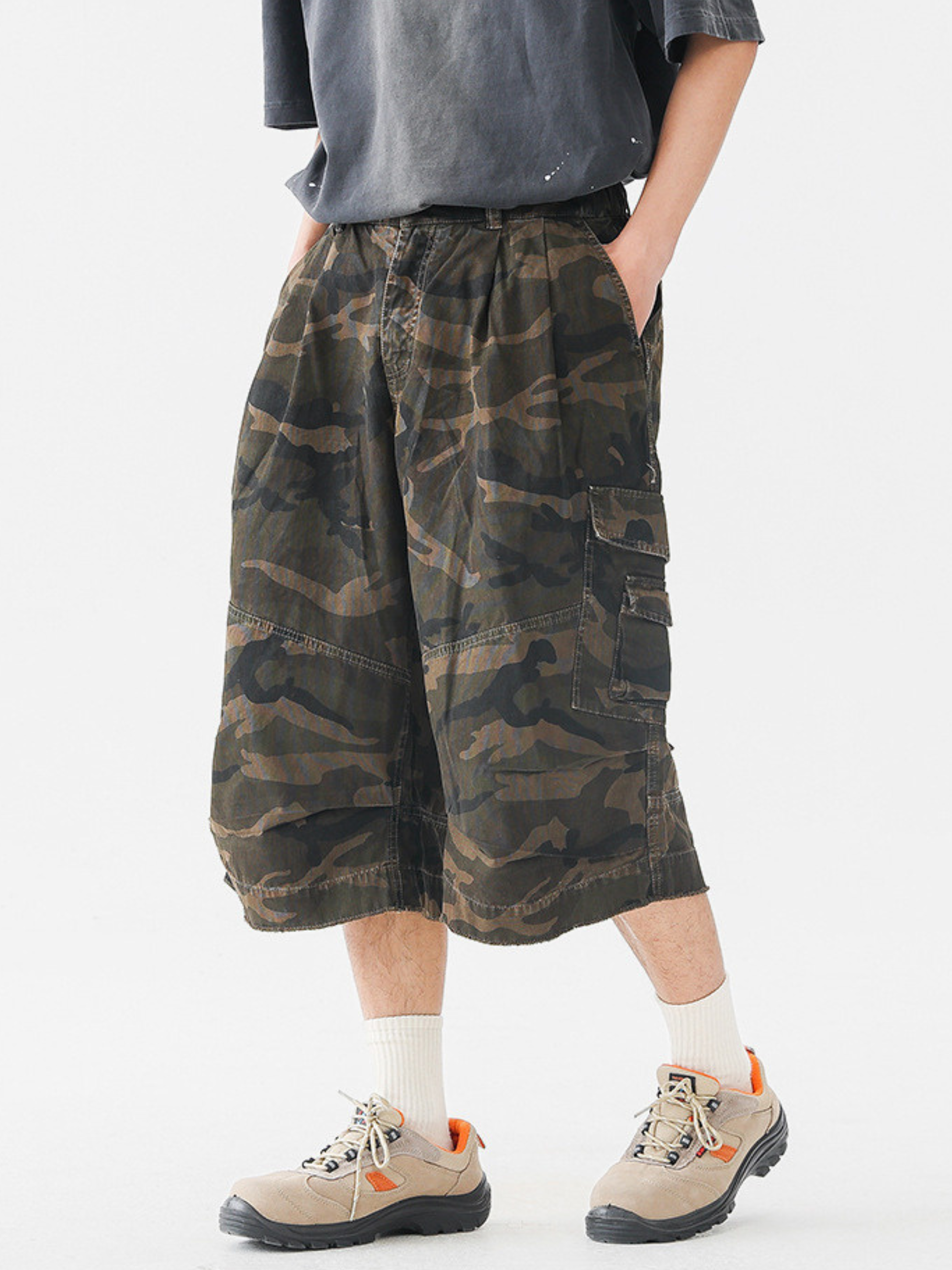 CampShell - Unisex Multi-Pocket Camouflage Relaxed Shorts