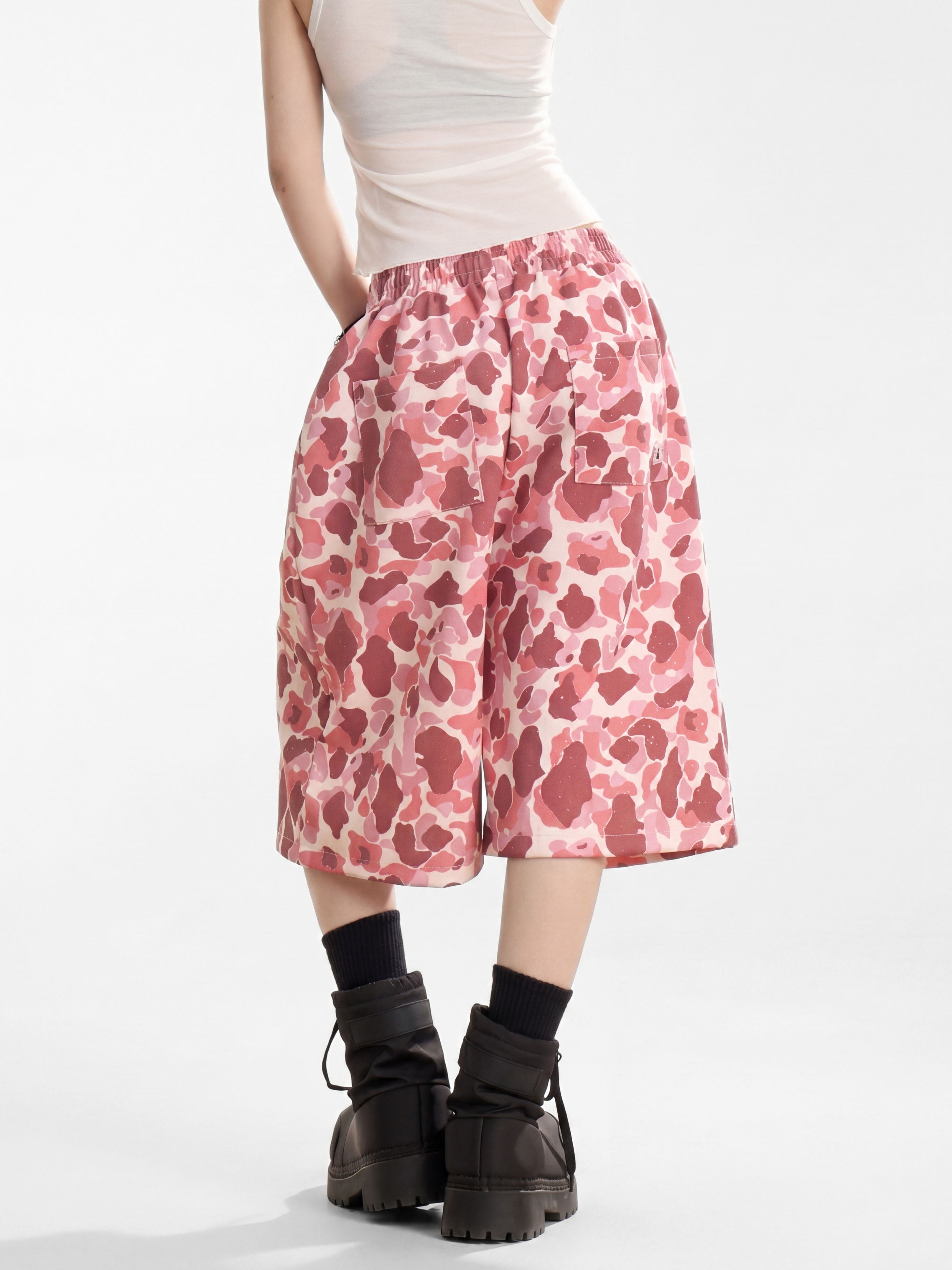 Underflow - Women's Camouflage Elastic Waist Wide-Leg Cropped Pants