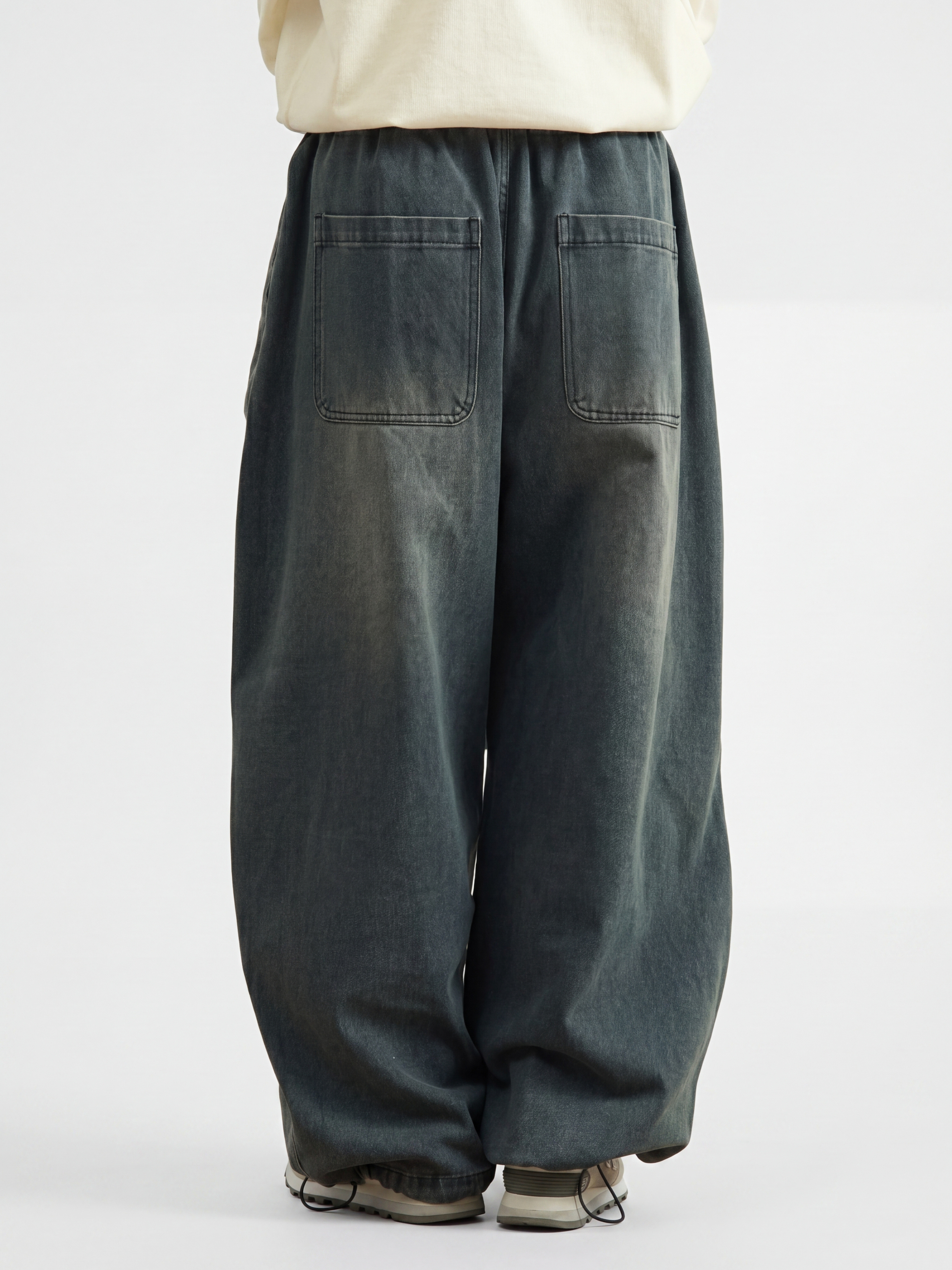 BreezyRun - Men's Washed Wrinkle-Resistant Loose Fit Jeans