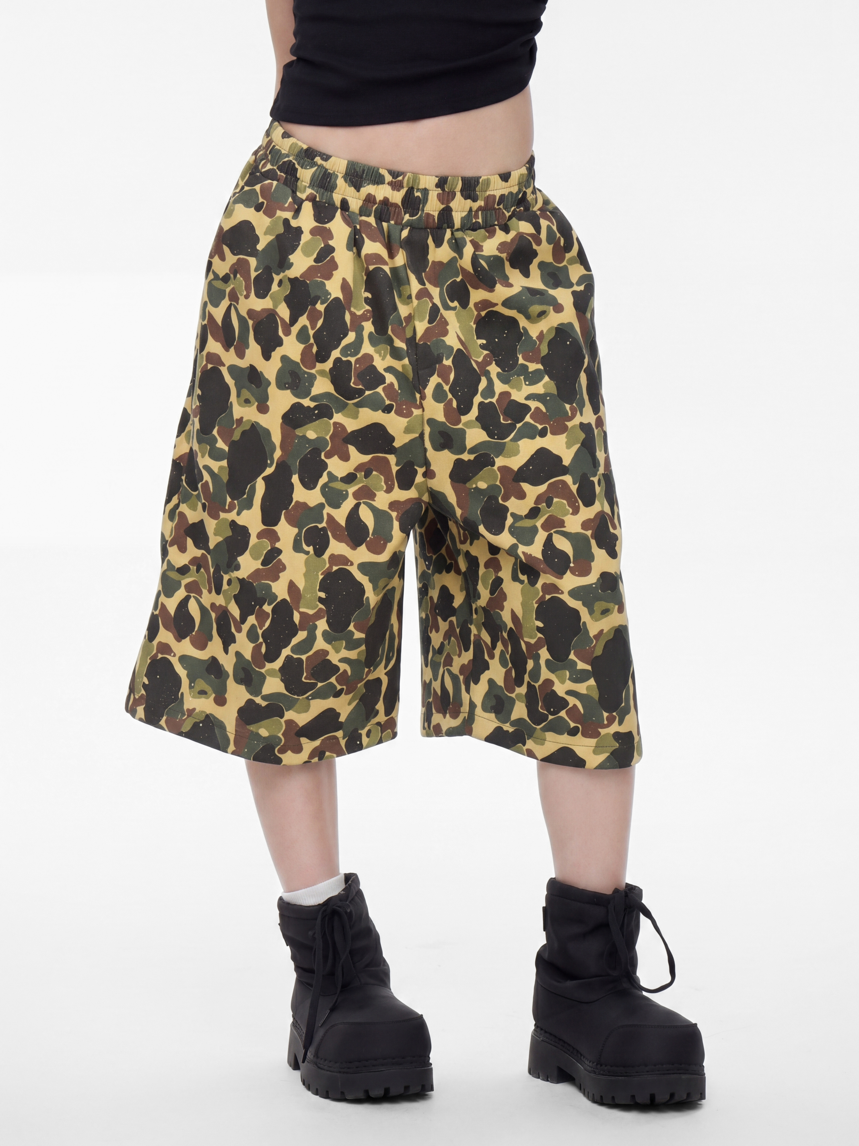 Underflow - Women's Camouflage Elastic Waist Wide-Leg Cropped Pants